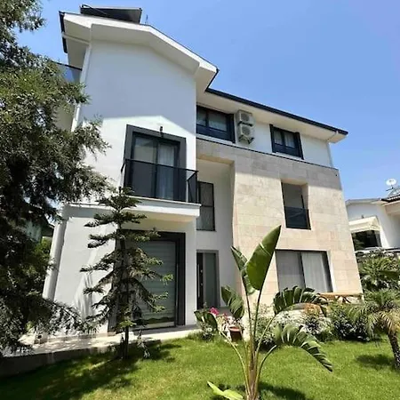 Hotel Luxurious In The Heart Of Goecek Fethiye